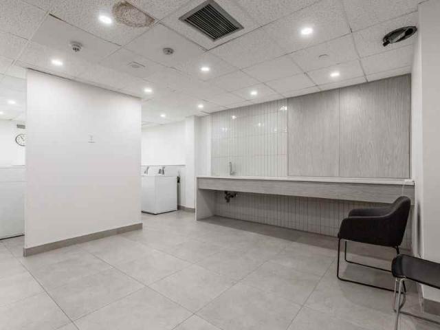 Le Parc Studio Apartment for Rent at 3450 Rue Drummond, Montréal, QC H3G 1Y3