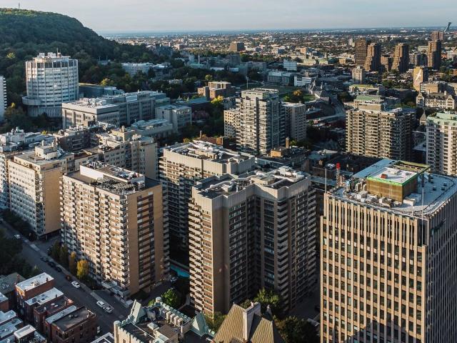 Le Parc 2 Bedroom Apartment for Rent at 3450 Rue Drummond, Montréal, QC H3G 1Y3