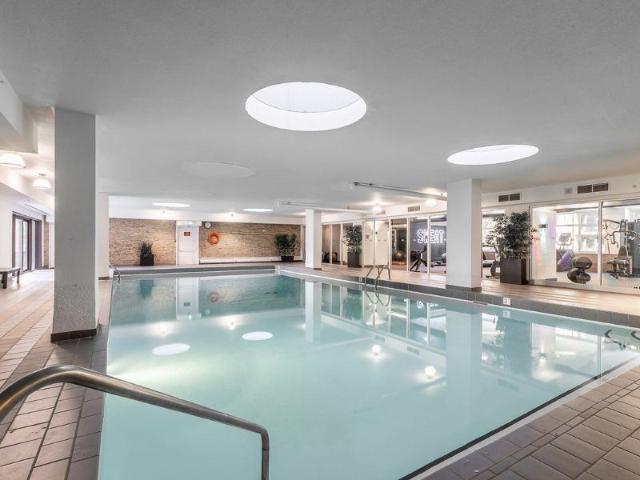 Le Parc 3 Bedroom Apartment for Rent at 3450 Rue Drummond, Montréal, QC H3G 1Y3