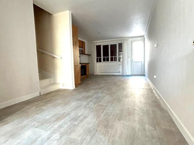 LE PETIT ANDELYS LOCAL MIXTE HABITATION / PROFESSIONNEL 80 M2