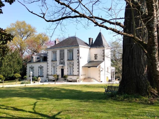 Le Petit Château, Emplacement Calme, 5 Chambres, Maison d’Am. 242m² Condac