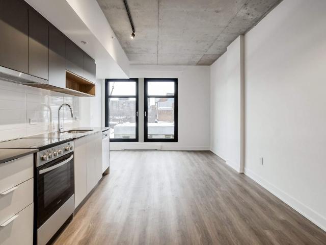 Le Petit Laurent Studio Apartment for Rent at 1424 Boul Saint Laurent, Montréal, QC H2X 2S7 Quartier Ville Marie