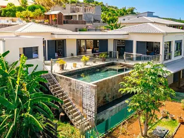 Le Piton Saint Leu 97424 Achat / Vente maison 4 pièces t4 au dernier étage piscine