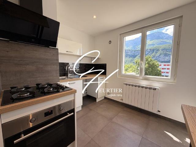 LE PONT DE CLAIX APPARTEMENT T3 REFAIT A NEUF