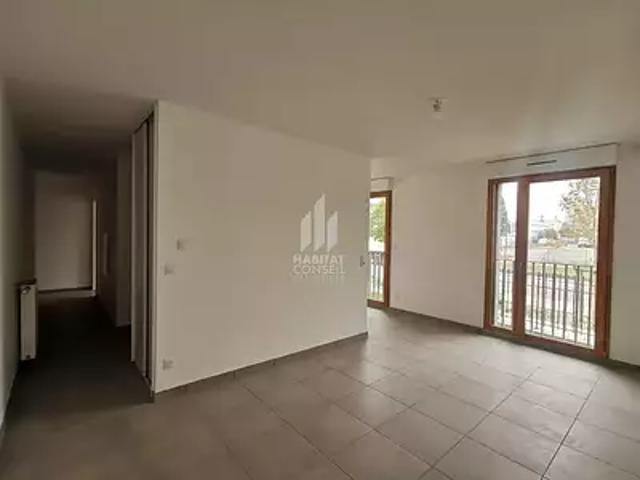 Le Pont de Claix 38800 Achat / Vente appartement 2 pièces t2 au dernier étage terrasse