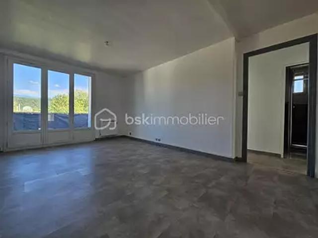 Le Pont de Claix 38800 Achat / Vente appartement 3 pièces t3 au dernier étage cave