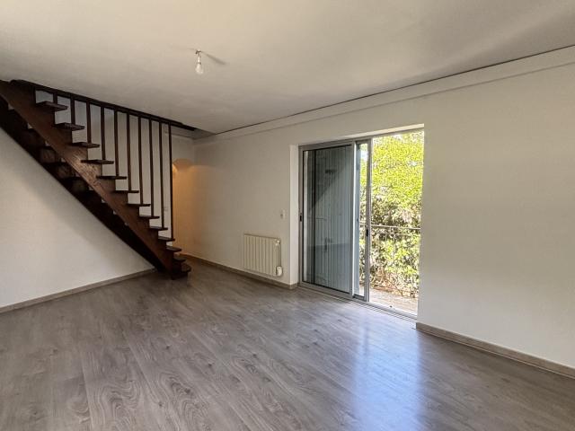 LE PONTET APPARTEMENT T3/4 AVEC GARAGE ET COURS AU PONTET