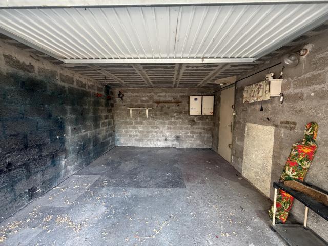 Le Pontet Location Parking / Garage 84