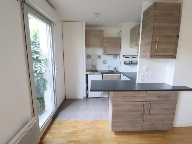 LE PORT MARLY Studio de 30m2 avec terrasse et place de parking privative