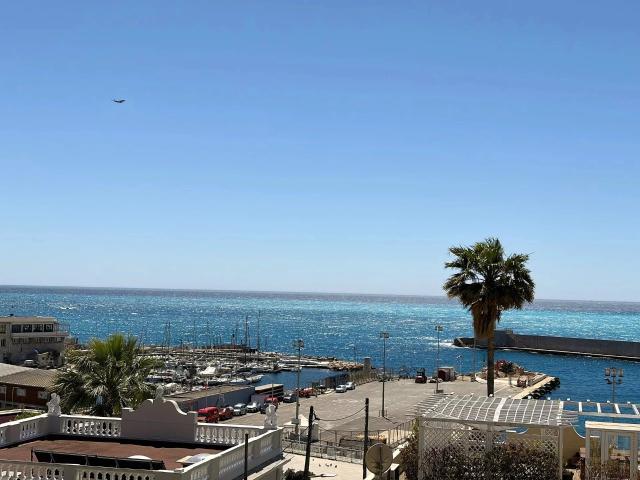 Le Port, appartement de caractère avec vue mer dans une vill. 78m² Nice