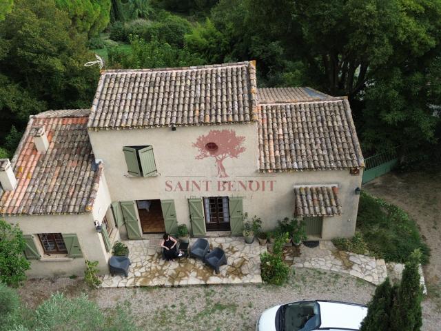 LE POUGET Propriété Agricole de 21143 m2 avec tennis et piscine et terrain de pétanque