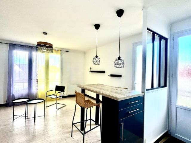 LE POULIGUEN APPARTEMENT T2 DE 37M2 UNE PLACE DE PARKING PROCHE COMMERCE A PIED AU CALME