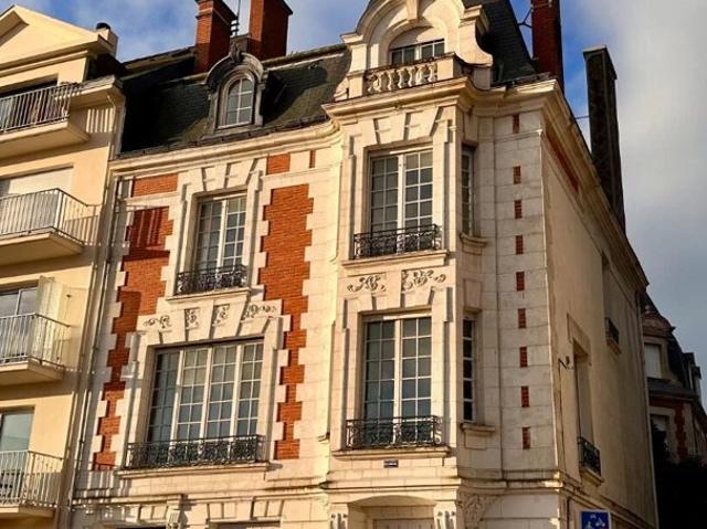 LE POULIGUEN, MAISON DE CARACTERE AVEC VUE SUR LE PORT