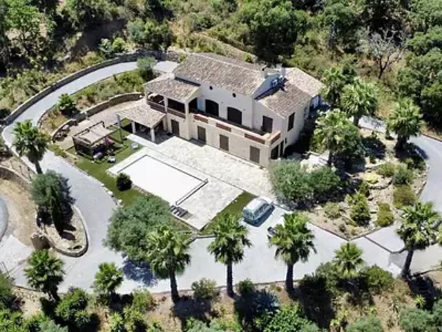 Le Plan de la Tour 83120 Achat / Vente maison 7 pièces t7 piscine terrasse