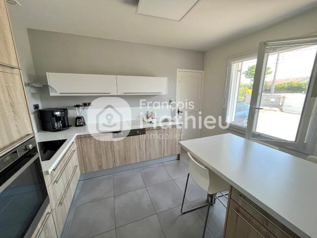 Le Plantay: Maison 3 ch + garage piscine sécurisée sur terrain d'environ 1 508m2