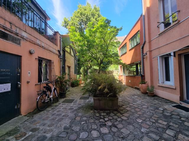 LE PRE ST GERVAIS rue Stalingrad Studio sur cour arborée