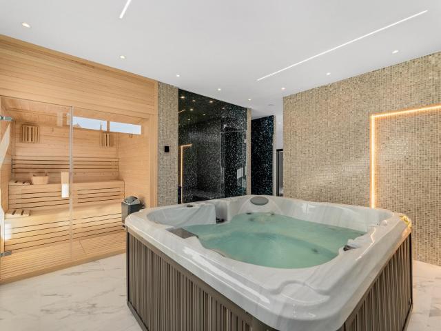 Le presentamos una impresionante villa de lujo ubicada en la. 936m² Estepona
