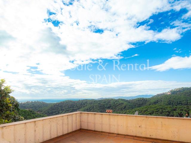 Le presentamos esta atractiva casa independiente situada en. 268m² Lloret de Mar