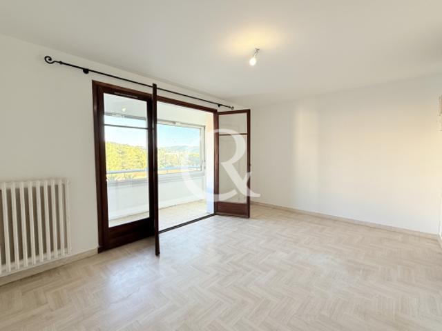 LE PYANET T1 OUVRANT SUR LOGGIA