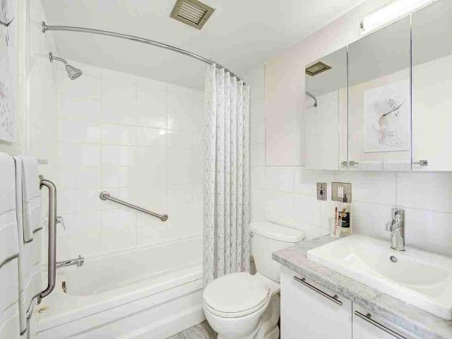 Le Quatre Cent 1 Bedroom Apartment for Rent at 100 Place Juge Desnoyers, Laval, QC H7G 1A4 Pont Viau