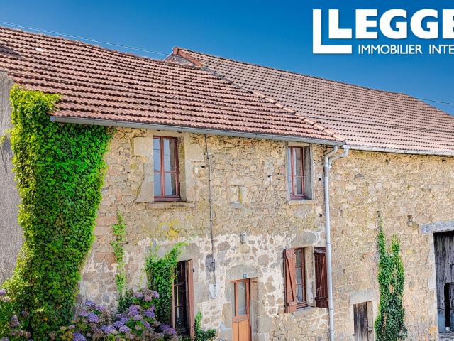 Le rêve de tout rénovateur: une maison proche du village, avec jardin et grange attenants