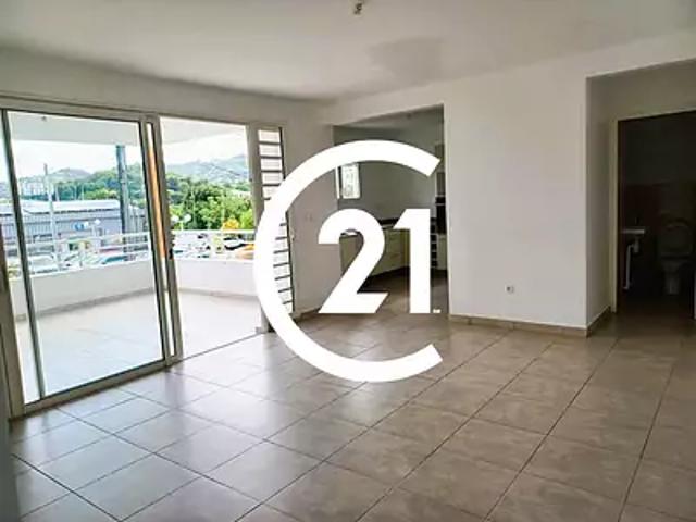 Le Robert 97231 Achat / Vente appartement 3 pièces t3 terrasse parking