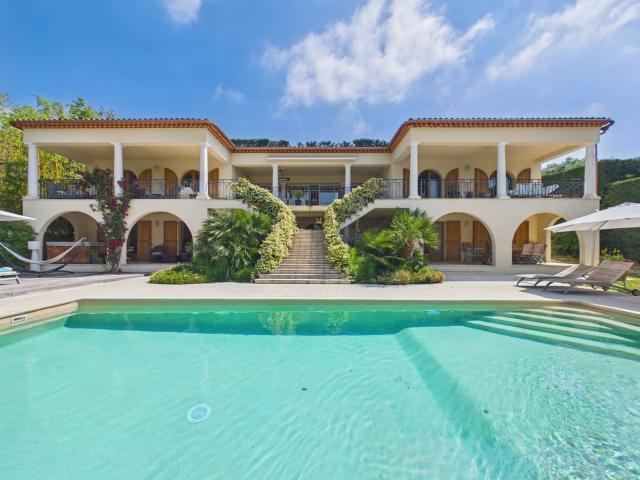 Le Rouret: Beaux Volumes 318m² Le Rouret