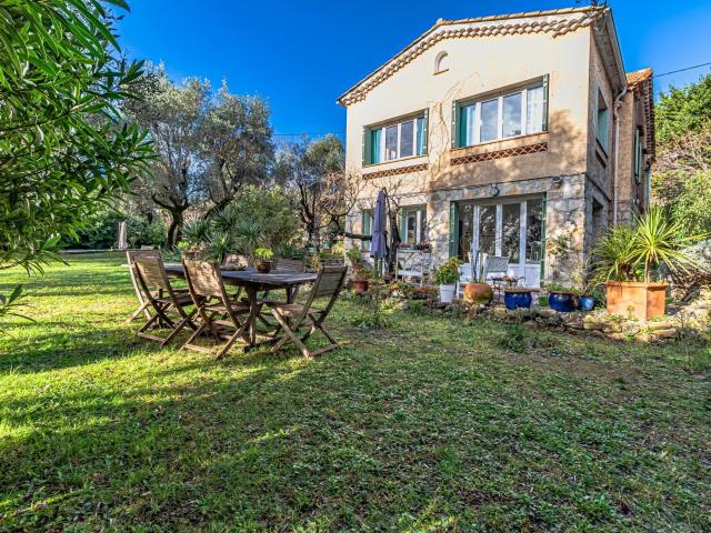Le Rouret, villa 110m² avec studio & piscine, terrain 2288m² 110m² Le Rouret