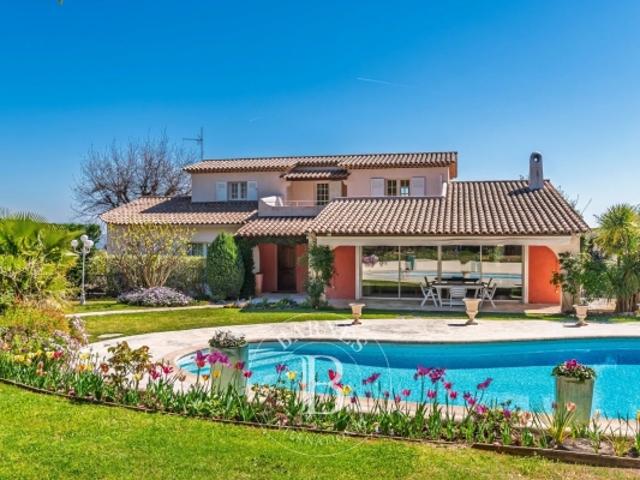 Le Rouret – Villa vue mer, domaine fermé, plein sud, 4 chambres, sous sol complet