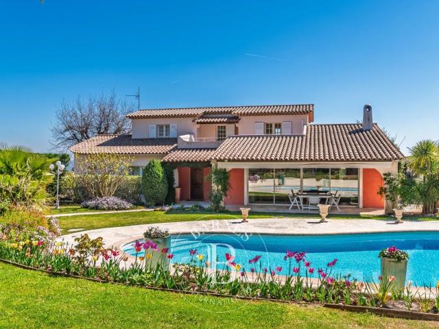 Le Rouret – Villa vue mer, domaine fermé, plein sud, 4 chambres, sous sol complet