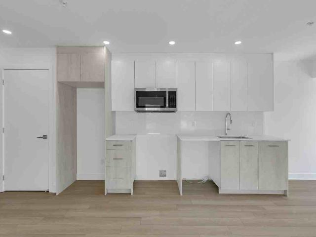 Le Sommet Somerled 2 Bedroom Apartment for Rent at 6255 Av Somerled, Montréal, QC H3X 2B7 Loyola