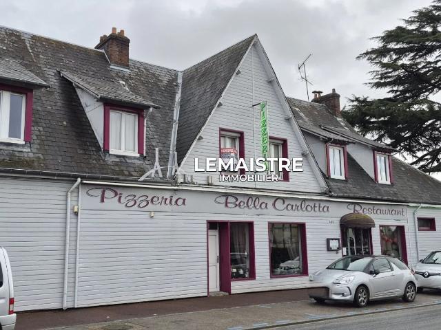 Le Trait 500 m² Ensemble immobilier avec local commercial et