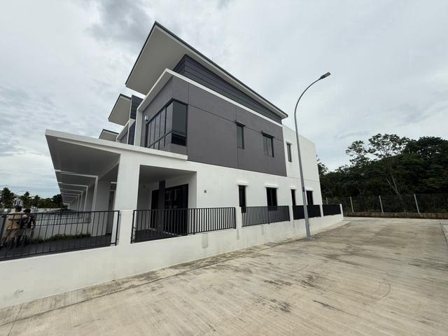 Lena Residence Link House FOR RENT Alam Impian
