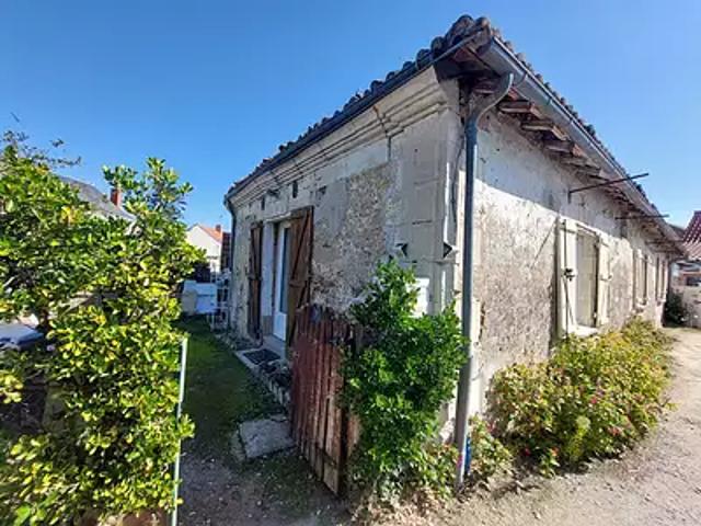 Lencloître 86140 Achat / Vente maison 3 pièces t3 au dernier étage parking