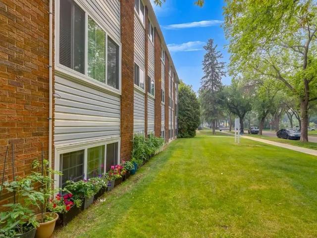 Lenita Manor 2 Bedroom Apartment for Rent at 10811 113 St Nw, Edmonton, AB T5H 3J1 Queen Mary Park