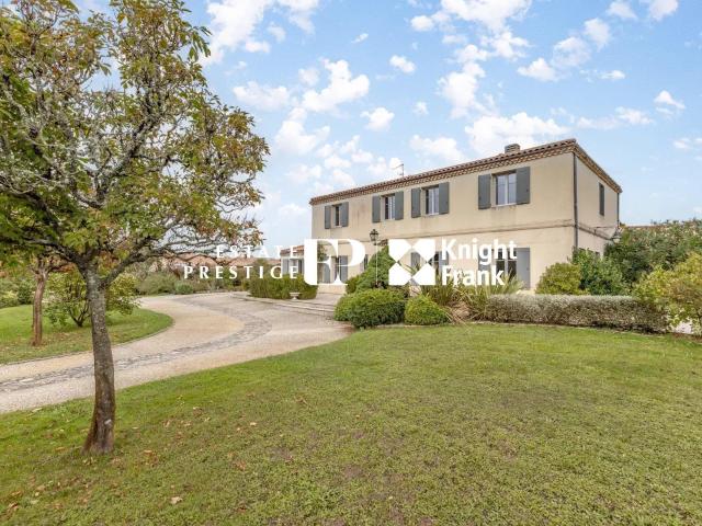 Léognan Maison familiale sur grand terrain de 3000 m² 255m² Bordeaux
