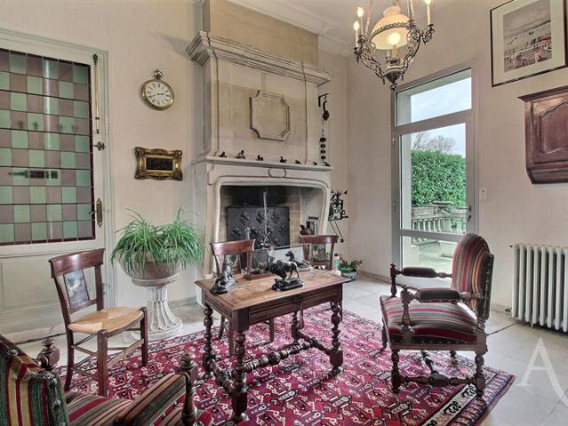 Léognan demeure en pierre 248m²