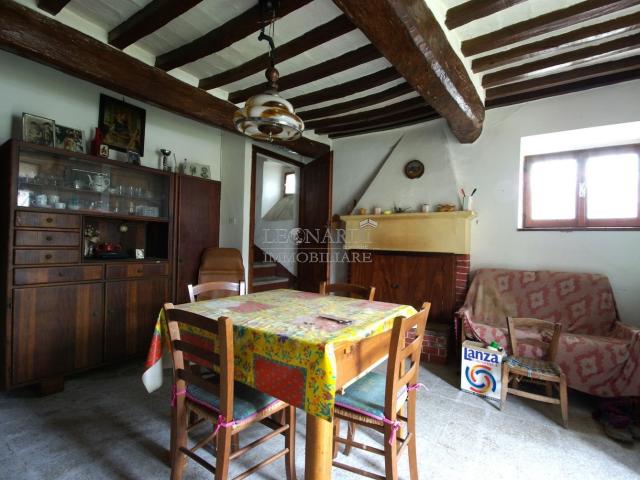 Leonardi Immobiliare: Porzione di rustico casale con annessi. 195m² San Giustino