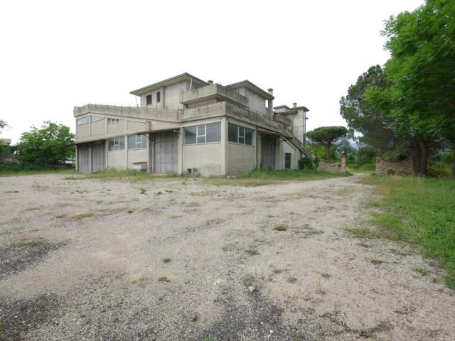Leonardi Immobiliare Proponiamo in vendita edificio commerci. 3000m² San Giustino