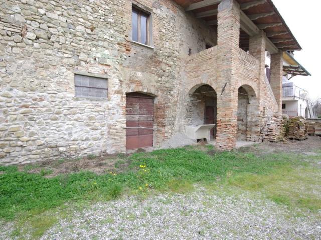 Leonardi Imobiliare: Proponiamo in vendita casolare da resta. 300m² San Giustino