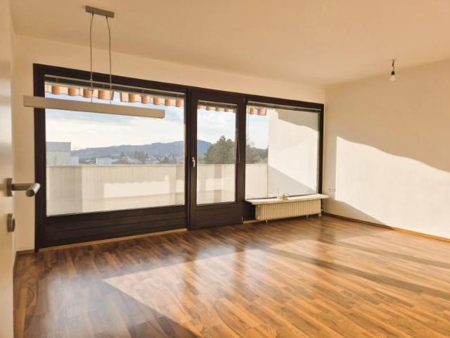 Leonding Gaumberg! Sonnige und ruhig gelegene 3 Zimmer Wohnung, 79 m² inkl. Loggia, Küche möbliert, Parkplatz!