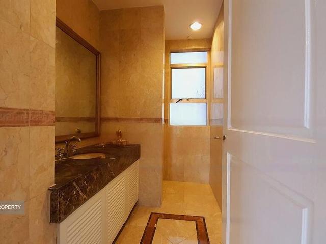 Leonie Condotel D9, Condominium