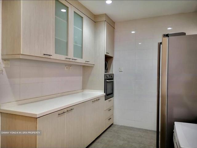 Leonie Condotel D9, Condominium