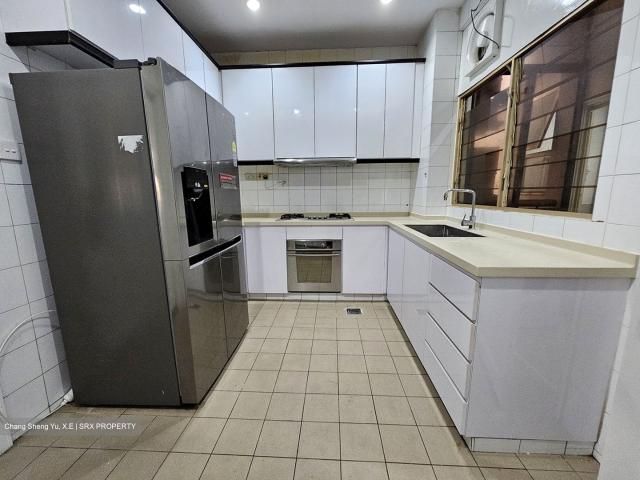 Leonie Condotel D9, Condominium