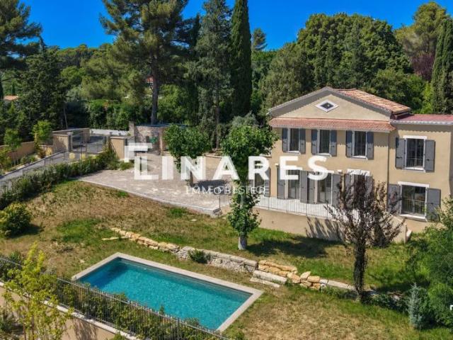 L'ÉBAUCHE Maison rénovée de 200m2 Jardin et piscine 13100