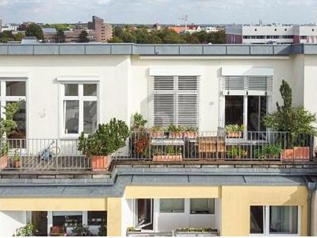 LEBEN ÜBER DER STADT KOMPLETT RENOVIERT