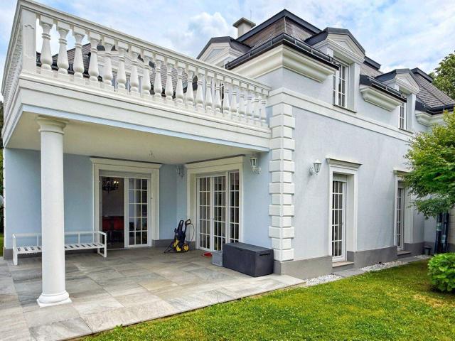 Leben wie im Resort: Villa in Fontana mit 6 Zimmern, Garten, Balkon & exklusivem Flair