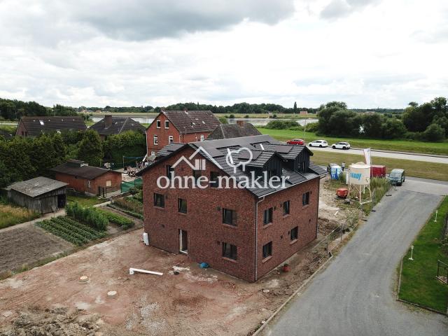 Leben an der Elbe! Neubau, 5 Zimmer Dachgeschosswohnung mit Blick auf die Elbe, Balkon und Garten