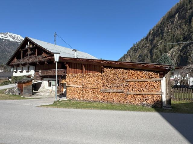Leben, genießen, gestalten Historisches Bauernhaus mit vielen Möglichkeiten in Längenfeld!