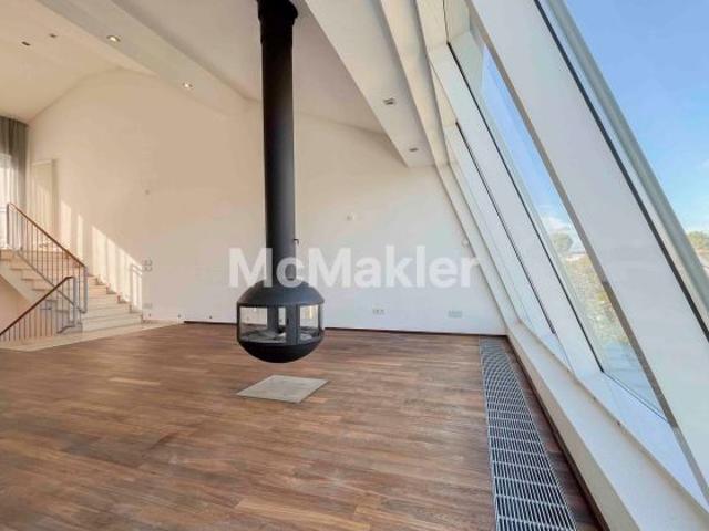 Leben in der Innenstadt: Gepflegtes Reihenmittelhaus samt Dachterrasse und TG Stellplatz